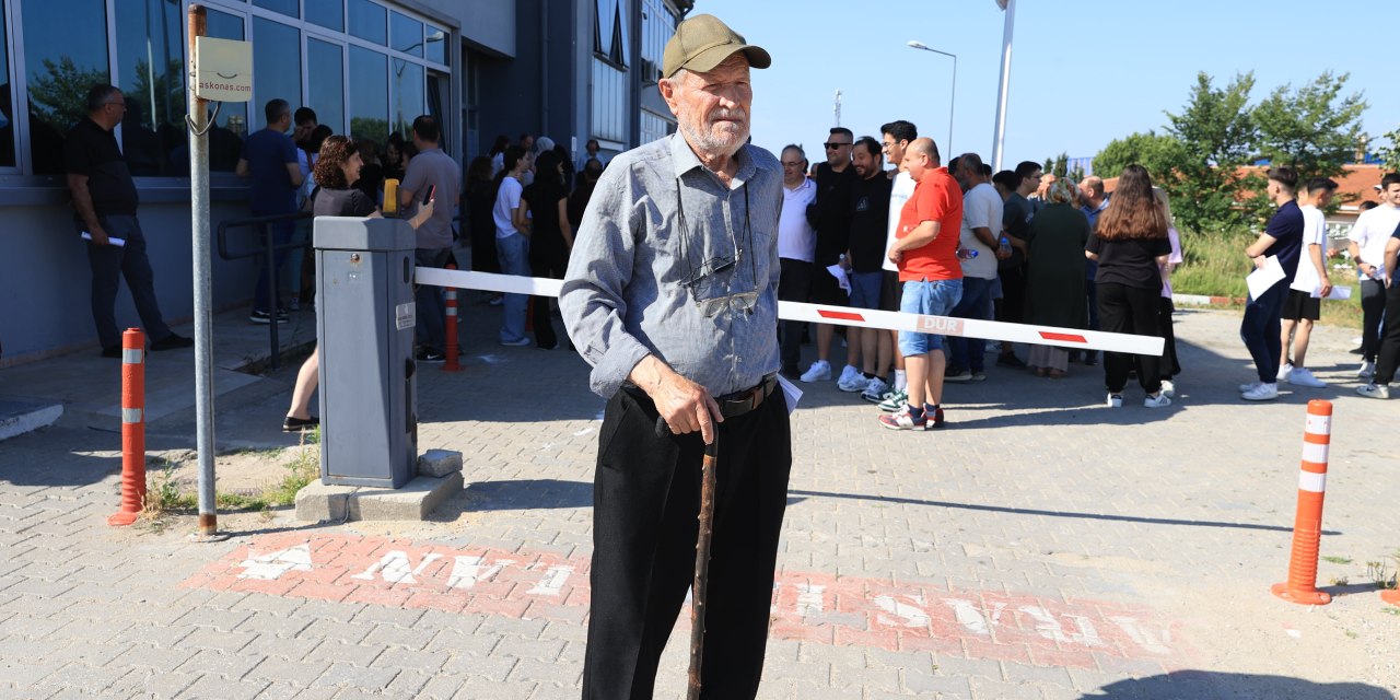 Türkiye'nin en yaşlı YKS adayı sekizinci kez sınava girdi