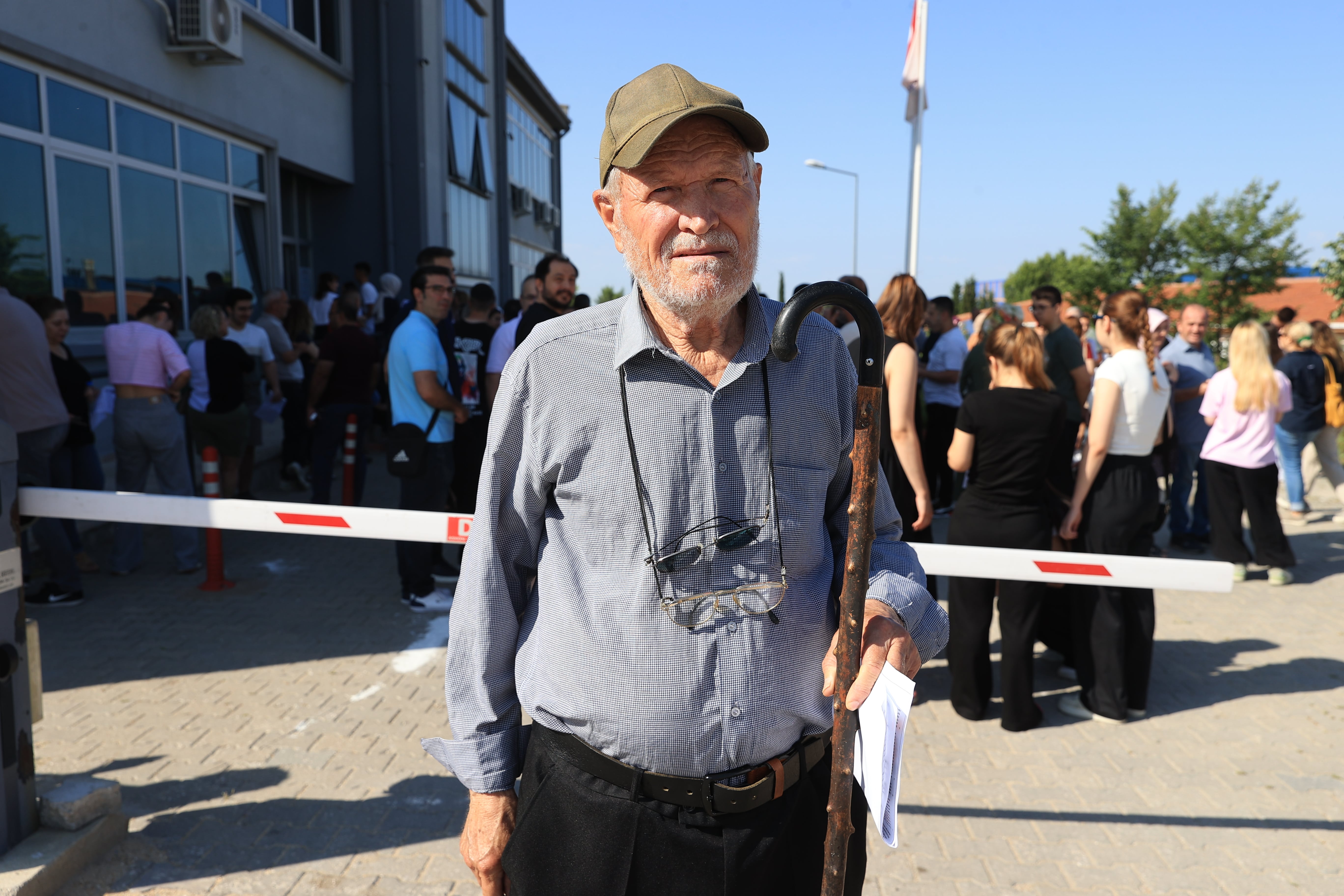 aa-20250621-38342507-38342501-yksnin-81-yasindaki-en-yasli-adayi-bu-yil-8-kez-universite-sinavina-girdi-min.jpg